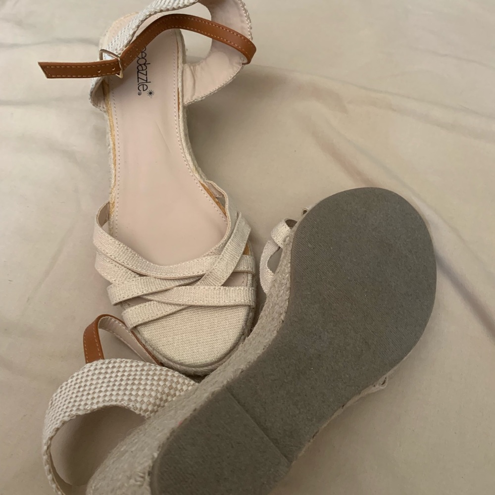 Shoe dazzle wedges. Size 10. In great condition